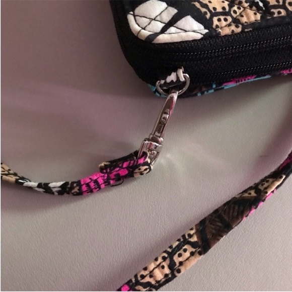 Vera Bradley All In One Crossbody/Wristlet/ Wallet EUC - Picture 2 of 10